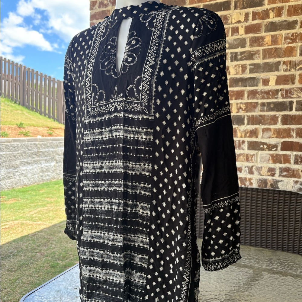 Rip Curl Black and White Tunic Top